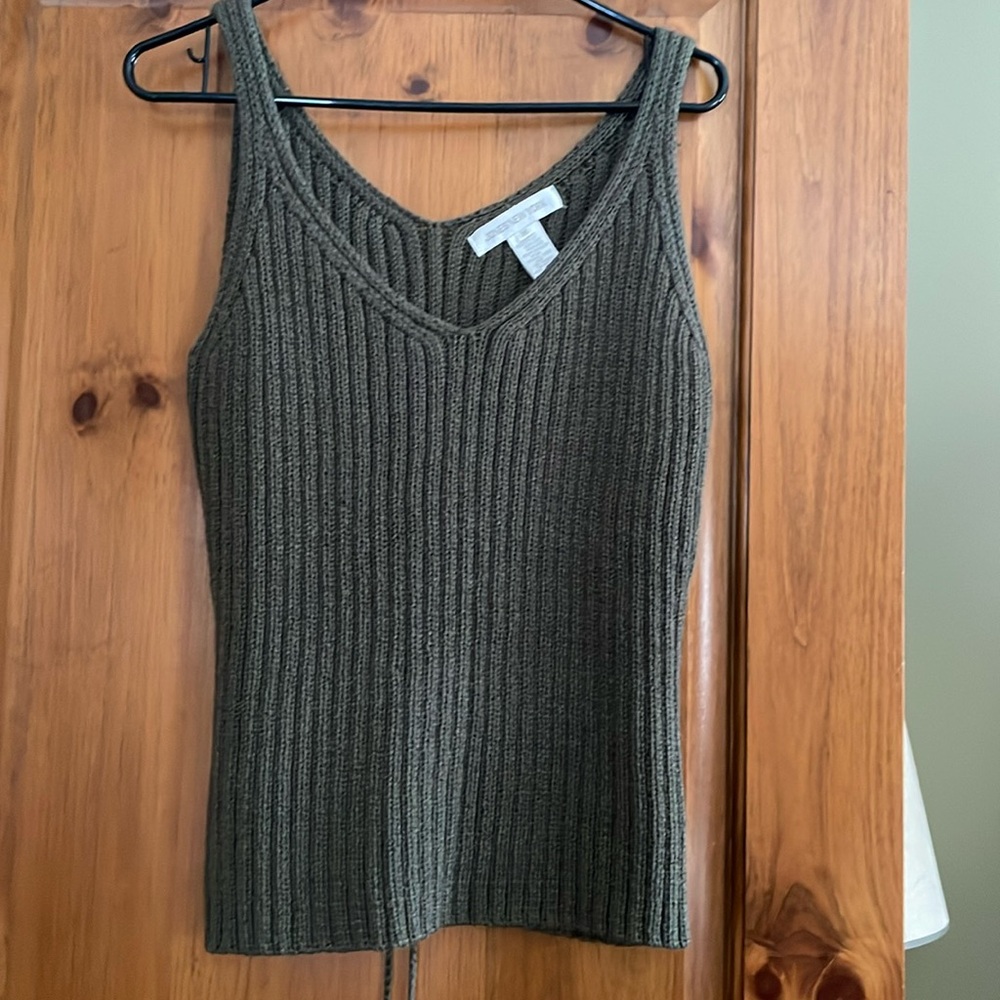 Jones New York knit tank with ties in back. Olive green M